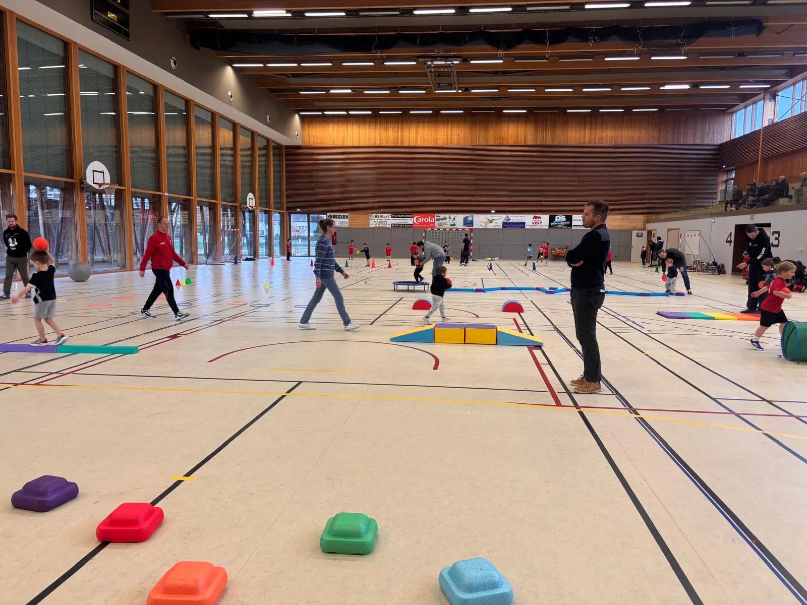 Séance de Baby-Hand de l'Alsacienne Handball Benfeld dans la salle des sports de Benfeld